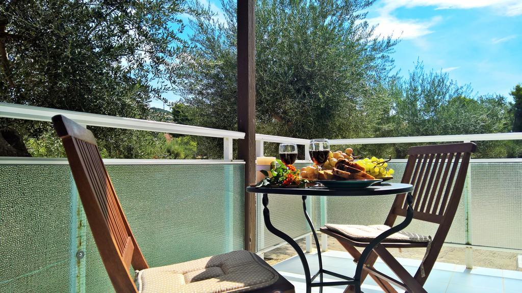 Malibu Studios & Apartments لاسي المظهر الخارجي الصورة